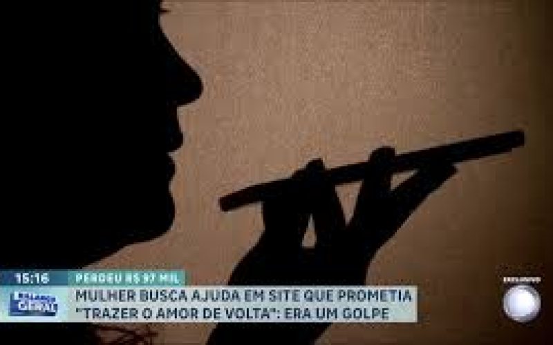 Mulher perde R$ 97 mil após buscar ajuda em site que prometia ‘trazer o amor de volta’