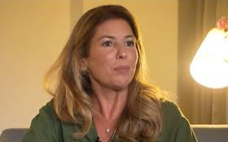 Filha de Silvio apurará demissão de funcionária do SBT com câncer