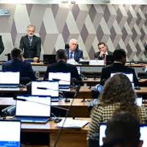 Senado aprovou uma Proposta de Emenda à Constituição com o fim da escala 6×1