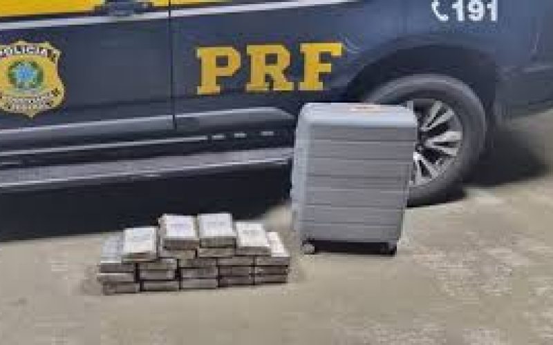 Mulher é presa por levar mais de 20 kg de cocaína em ônibus interestadual na Bahia