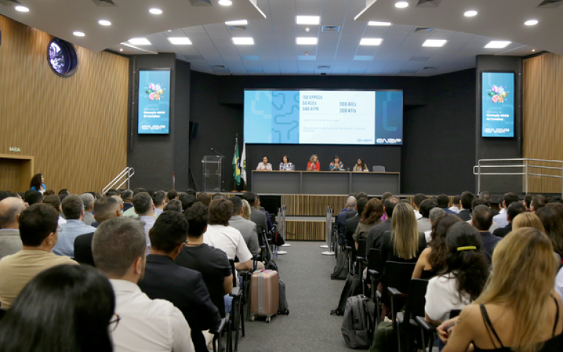 Aprovados do Concurso Nacional Unificado participam de curso de formação