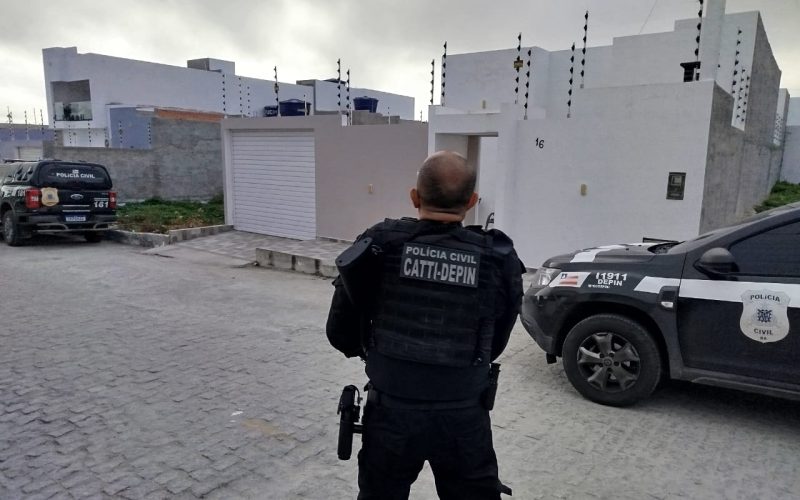 Polícia civil da Bahia em operação integrada com a polícia civil de Roraima cumpre mandados de busca e apreensão e prisão em Cansanção