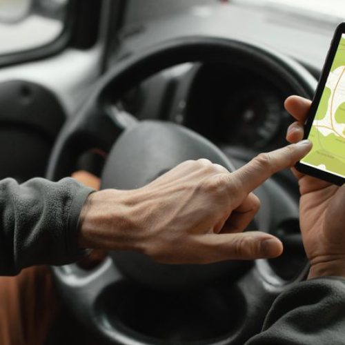 Ou a senhora fecha as pernas ou desembarca”, afirma motorista de aplicativo após comportamento de passageira