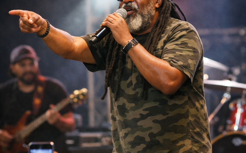 Polêmica em show: Edson Gomes dispara crítica ao Bolsa Família e gera revolta nas redes