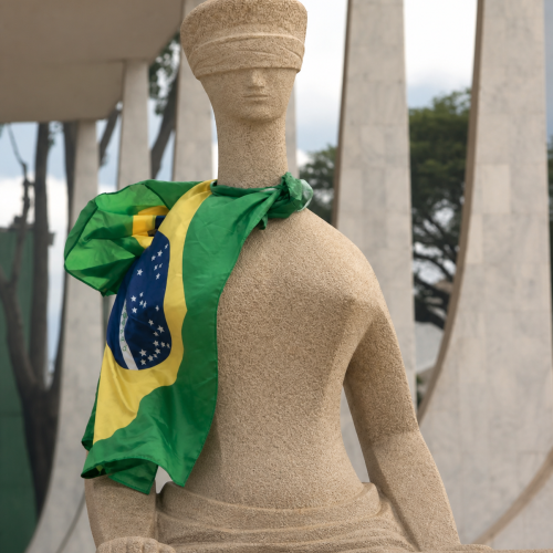 Moraes rejeita pedido de revisão de pena de Débora do batom