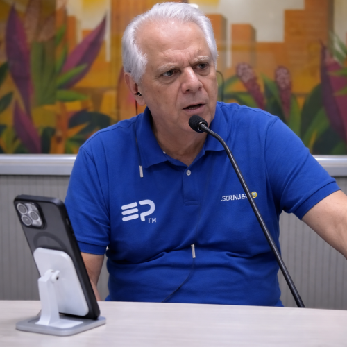 Radialista deixa programa após polêmica com Bíblia e críticas a líderes religiosos