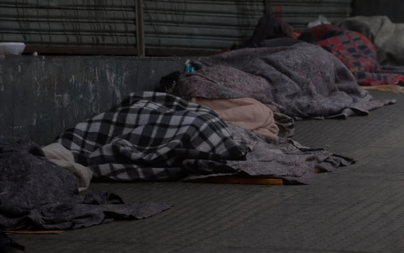 População em situação de rua no Brasil dispara e acende alerta social