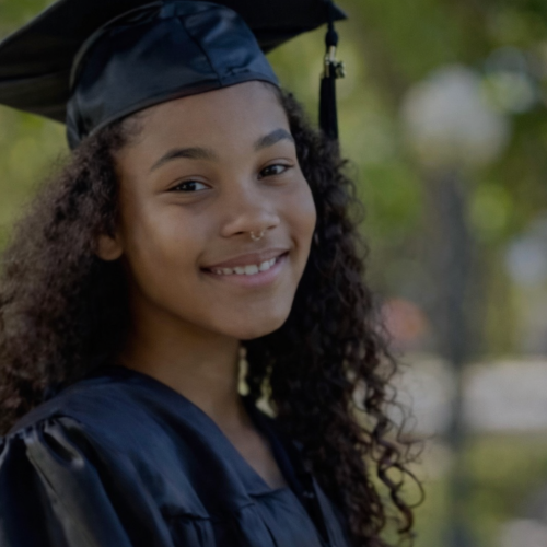 Filha de 21 anos tem pensão alimentícia cancelada mesmo cursando faculdade no período noturno