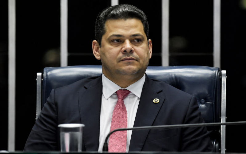 Alcolumbre rejeita abrir CPMI do Banco Master e diz que decisão cabe a ele