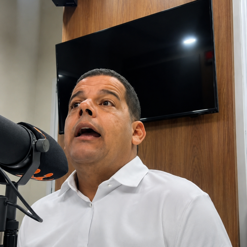 Laércio Júnior comenta mudança de postura do vereador Weslen Aquino durante entrevista na Rainha FM