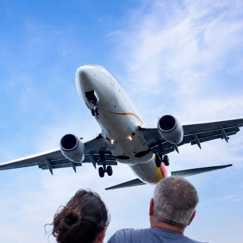 Casal é preso ao tentar fazer sexo dentro de avião na Argentina