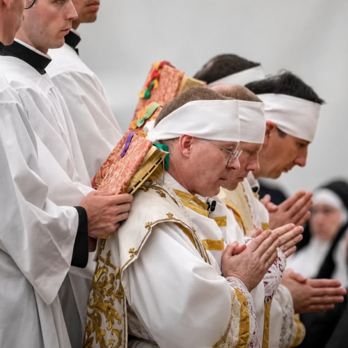 Fraternidade conservadora contesta decisão do Vaticano após excomunhão e recorre da medida