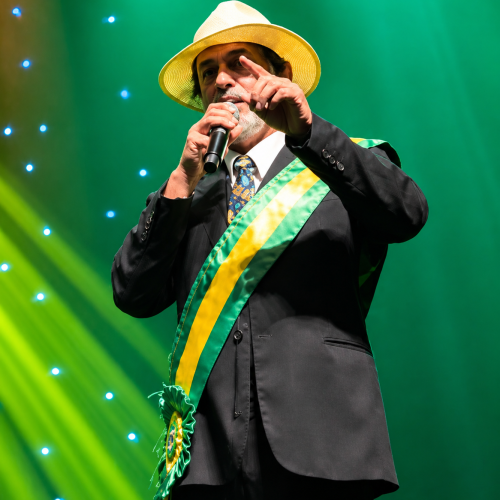 Tom Calvacanti e vaiado ao imitar Lula e culpa Bolsonaro