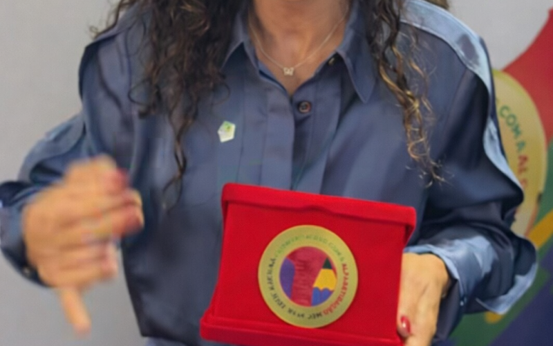 Prefeita Fabiane Azevedo recebe Selo da Alfabetização e compartilha conquista com a equipe em Ponto Novo