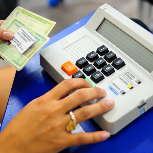 Precisa levar o título de eleitor para votar no segundo turno?