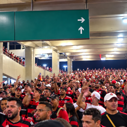 torcida do Flamengo faz protesto contra Lula