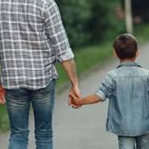 Permitida a retirada do sobrenome de pai ausente e a inclusão de que criou com amor