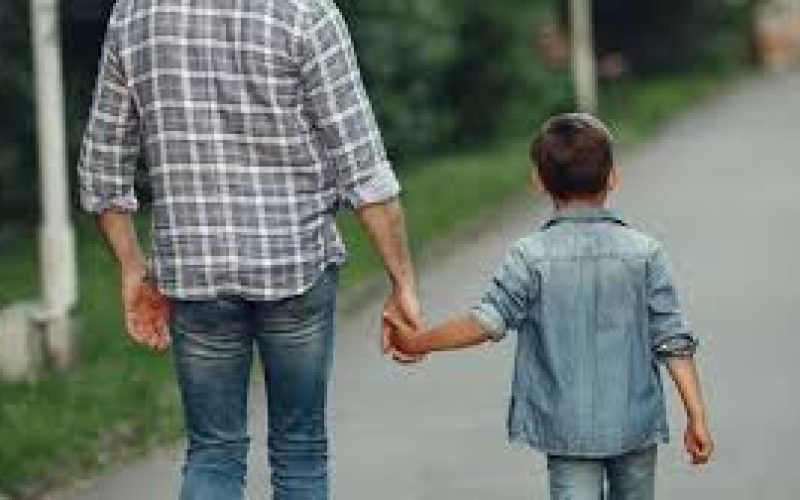 Permitida a retirada do sobrenome de pai ausente e a inclusão de que criou com amor