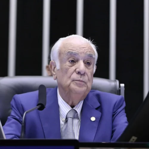 Deputado é expulso do PL após defender Moraes e criticar Trump
