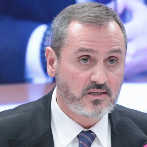 Diretor da PF terá de explicar por que não investigam irmão de Lula