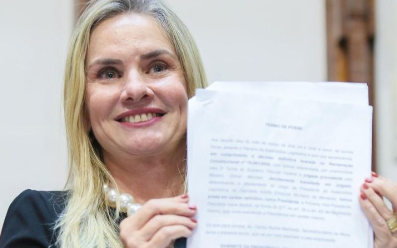 A deputada estadual Ivana Bastos (PSD) foi empossada oficialmente como presidente da Assembleia Legislativa da Bahia (Alba), durante sessão plenária nesta terça-feira (18)