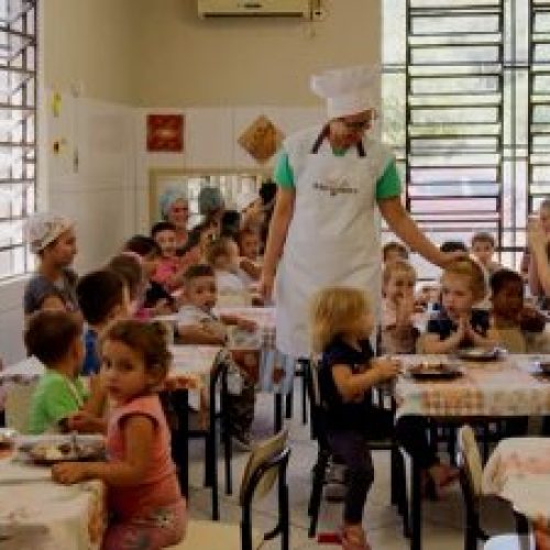 Série mostra rotina, desafios e a dedicação das merendeiras em escolas públicas