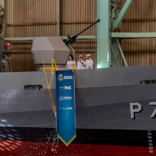 Fabricado no Brasil, navio-patrulha Mangaratiba é lançado ao mar pela Marinha