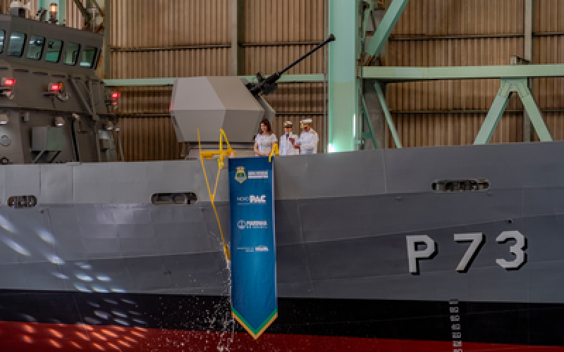 Fabricado no Brasil, navio-patrulha Mangaratiba é lançado ao mar pela Marinha