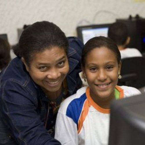 Em dois anos, projeto Escolas Conectadas leva internet a 65,4% da rede pública