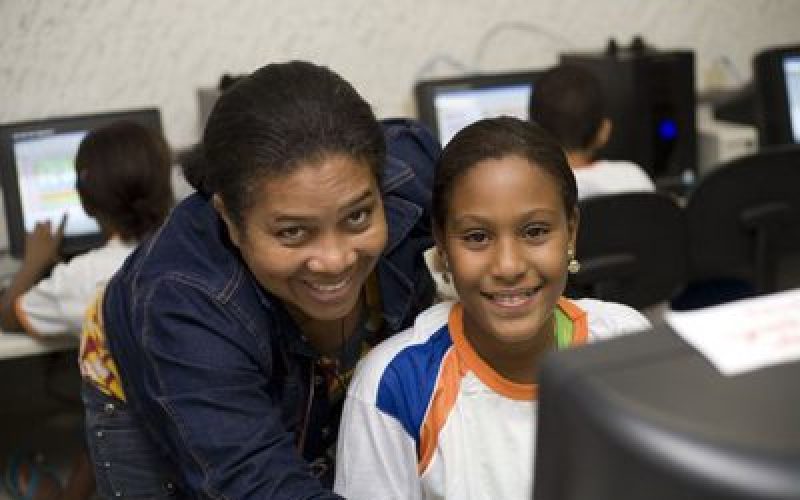 Em dois anos, projeto Escolas Conectadas leva internet a 65,4% da rede pública