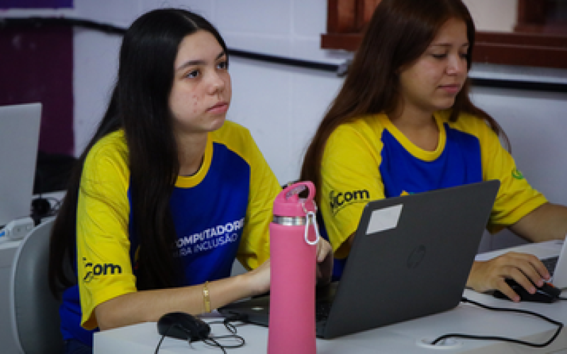 Programa Escolas Conectadas leva internet a mais de 3.400 escolas de Pernambuco
