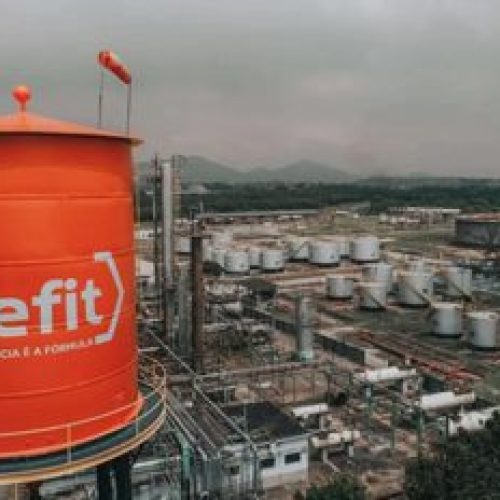 Operação Cadeia de Carbono interdita refinaria em Manguinhos, no Rio