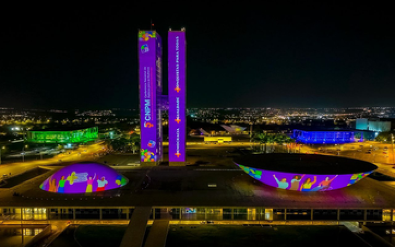 Projeção em Brasília anuncia a 5ª Conferência Nacional de Políticas para as Mulheres