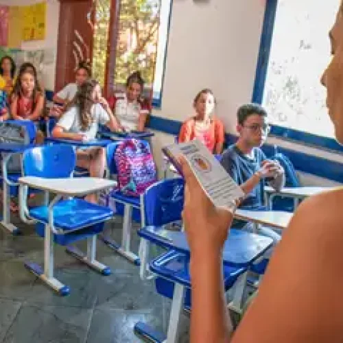 Dores menstruais tiram das aulas 4 em cada 10 alunas no país
