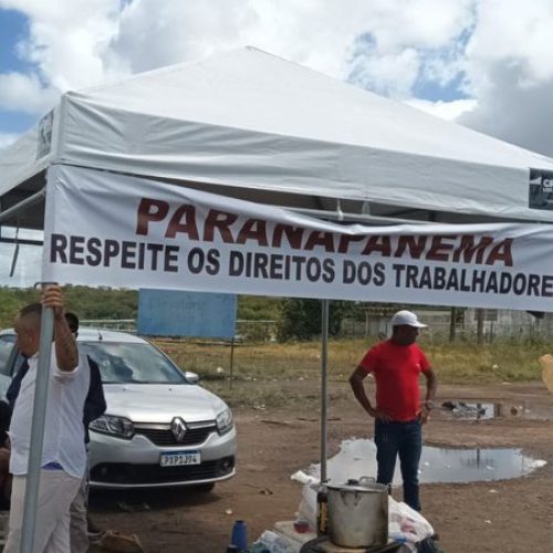 Trabalhadores demitidos e sem salários acampam em frente à antiga Caraíba Metais na RMS