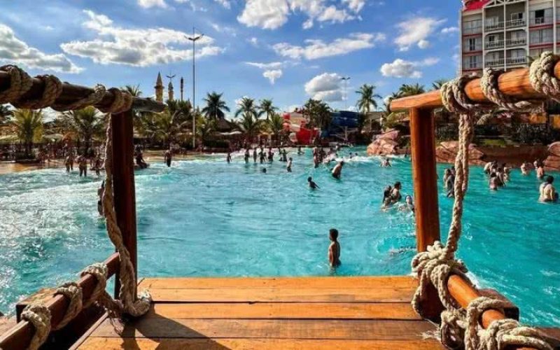 Hóspede de resort de luxo morre durante torneio de chupar melancia