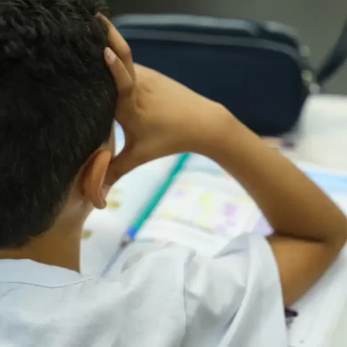 Grupos armados impactam o desempenho escolar de alunos na Grande Rio