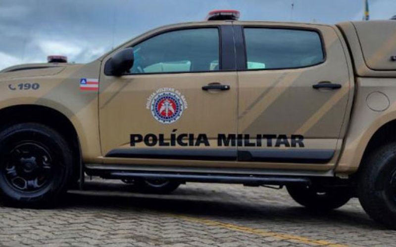 Após denúncia de violência doméstica, suspeito tenta agredir policiais com facão e é baleado em Santaluz